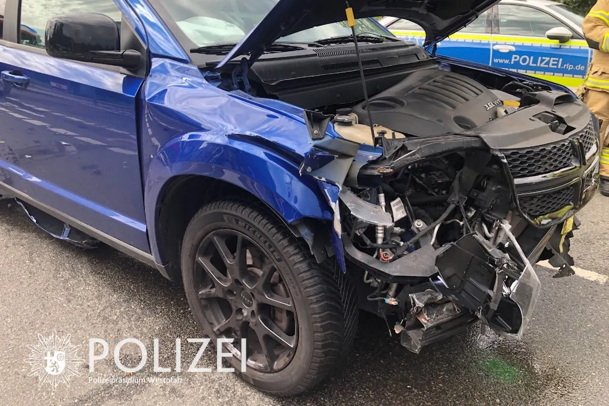 Kaiserslautern – Rotlicht missachtet und Unfall gebaut