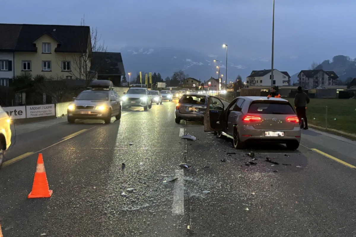 Näfels GL - Unfall wegen Spurhalteassistent