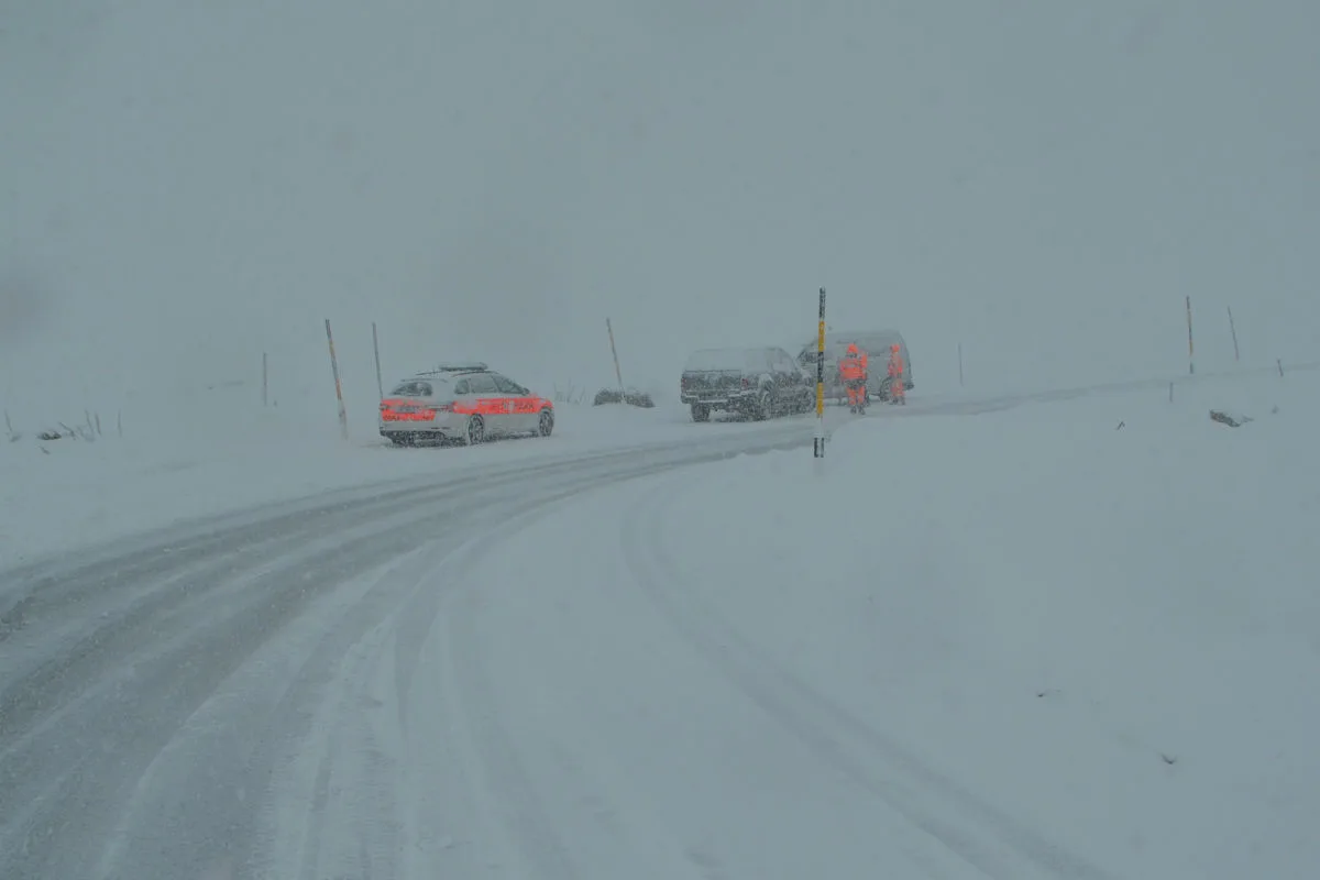 Graubünden GR - Starke Schneefälle fordern Verkehrsteilnehmende
