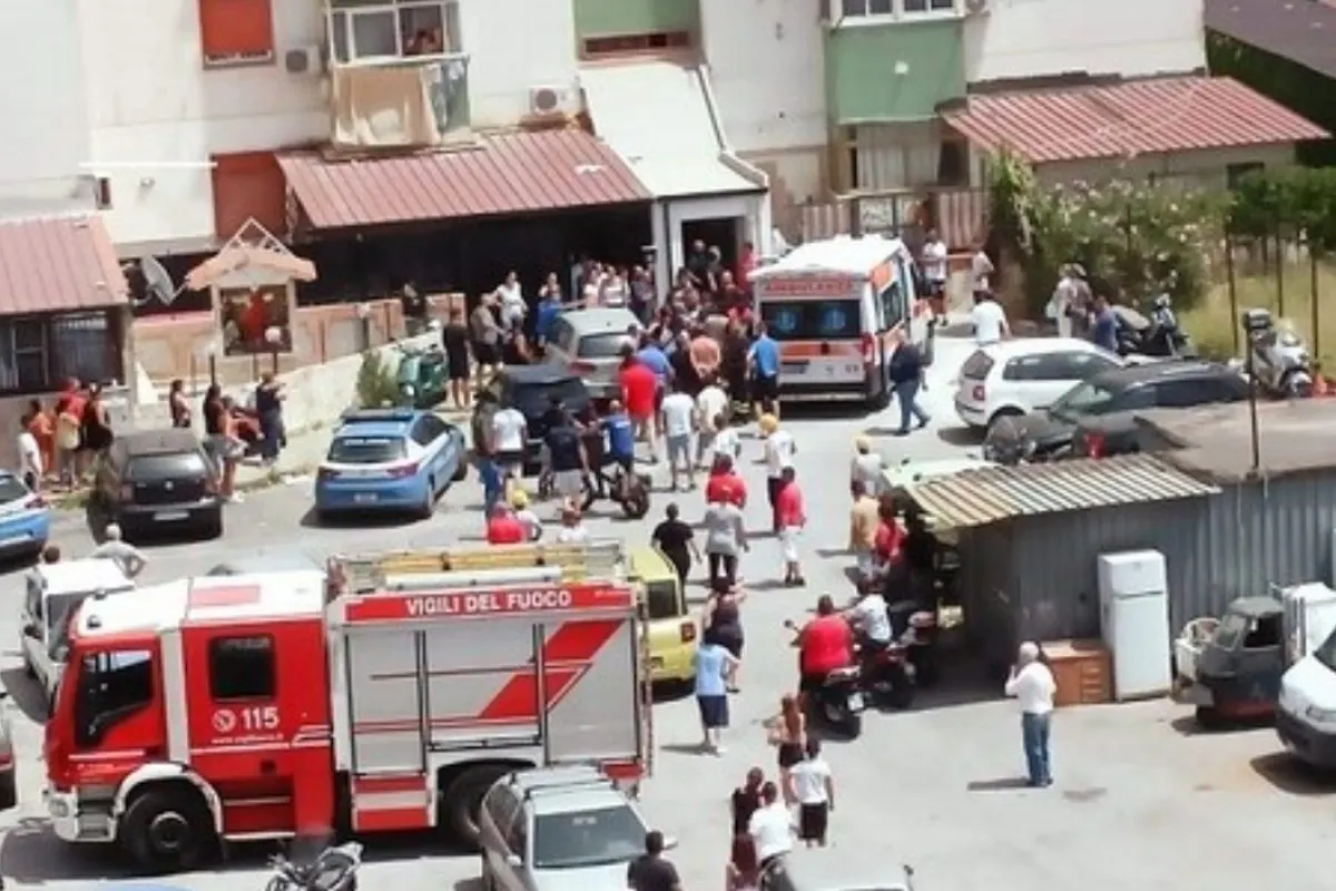 Palermo (it) - Lift stürzt mit aus dem 5. Stock in die Tiefe - drei Personen schwer verletzt