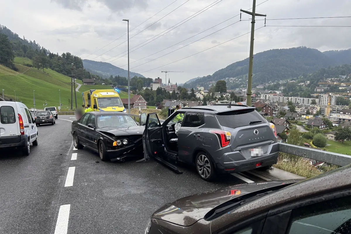  Wattwil SG - Unfall zwischen zwei Autos