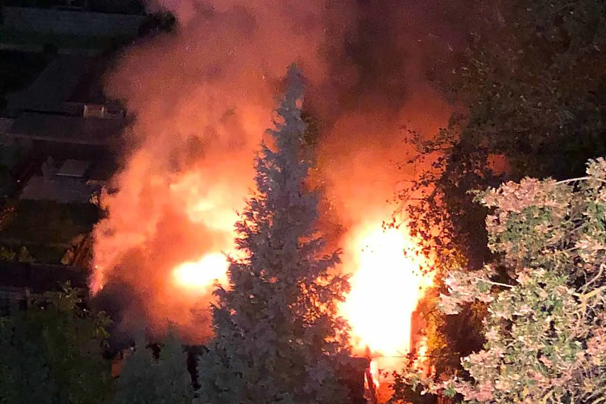 Düren - Brand von mehreren Gartenhäusern in Kleingartenanlage