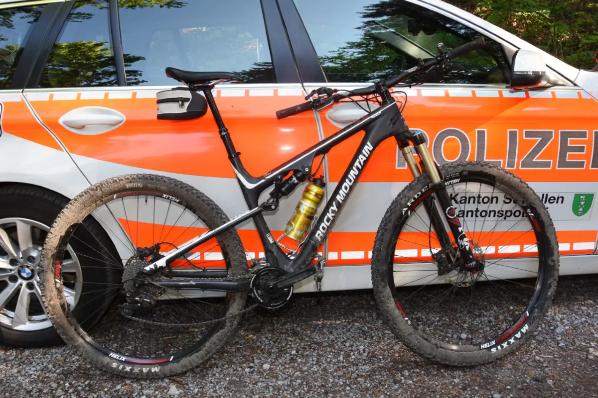 Ricken SG - Velofahrer kollidiert mit Auto