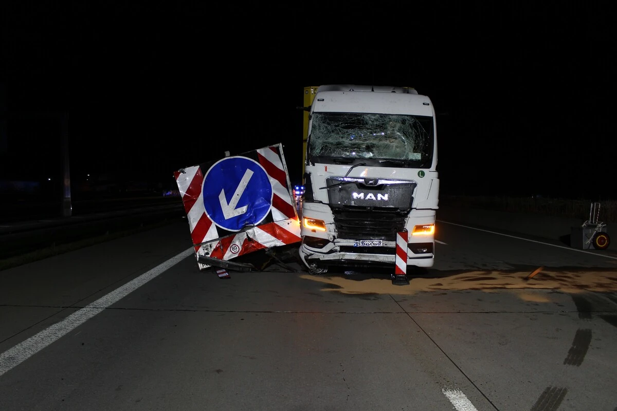 A9 Höhe Lederhose - Ungebremst auf Schilderwagen aufgefahren
