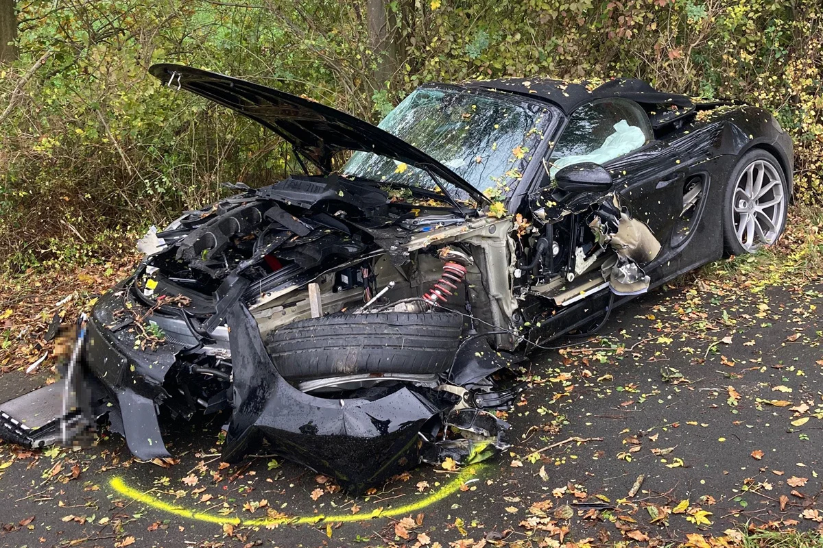 Nordkirchen NW – Porsche prallt gegen Baum – Zwei Schwerverletzte