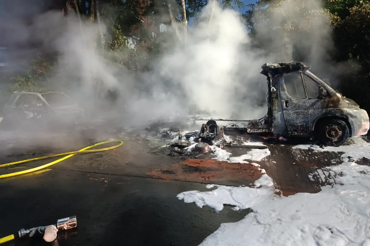 Norderstedt – 6 Fahrzeuge nach Brand beschädigt