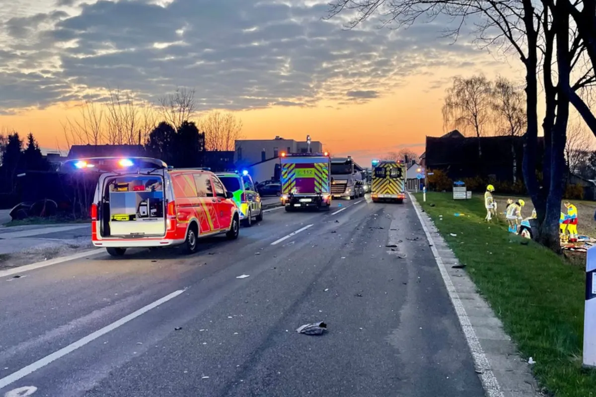 Ratingen – Schwerer Unfall zwischen Pkw und Roller