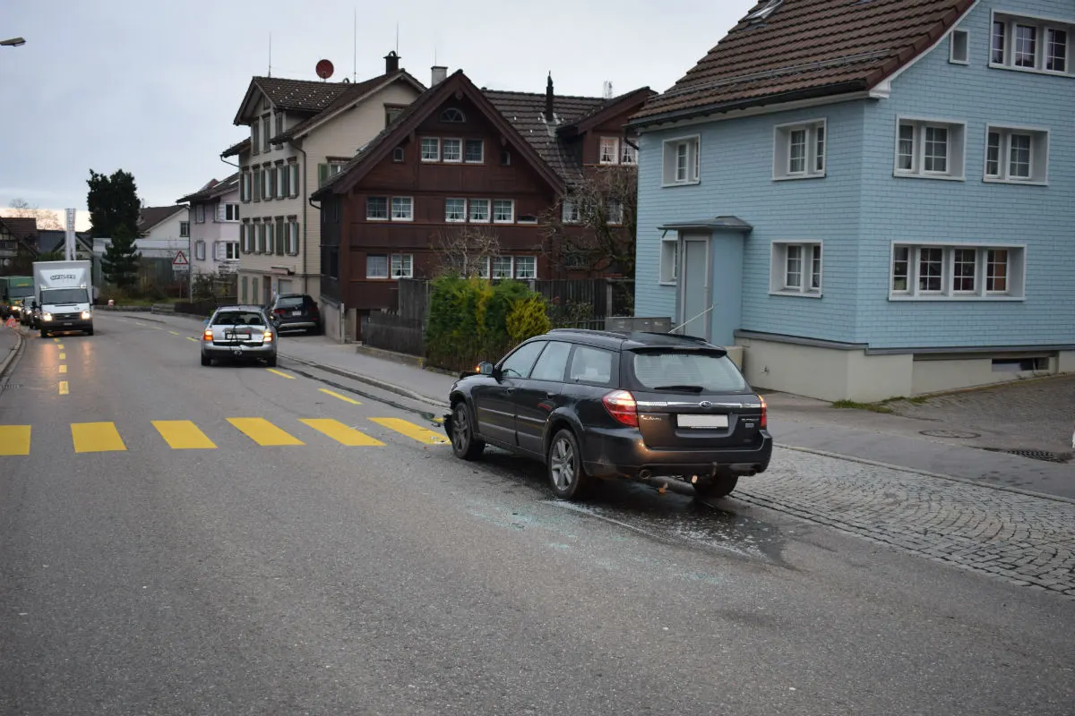 Herisau AR - Ins vordere Autoheck gefahren