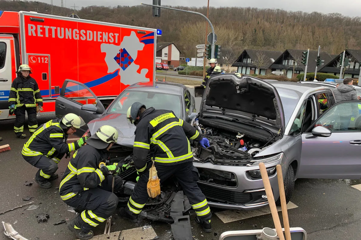 Herdecke - Zwei Verletzte bei Verkehrsunfall