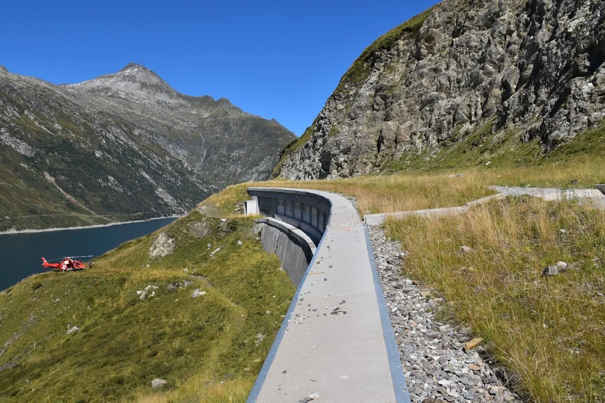 Regaeinsatz in Curaglia GR - Fahrradfahrer stürzt von Galerie runter