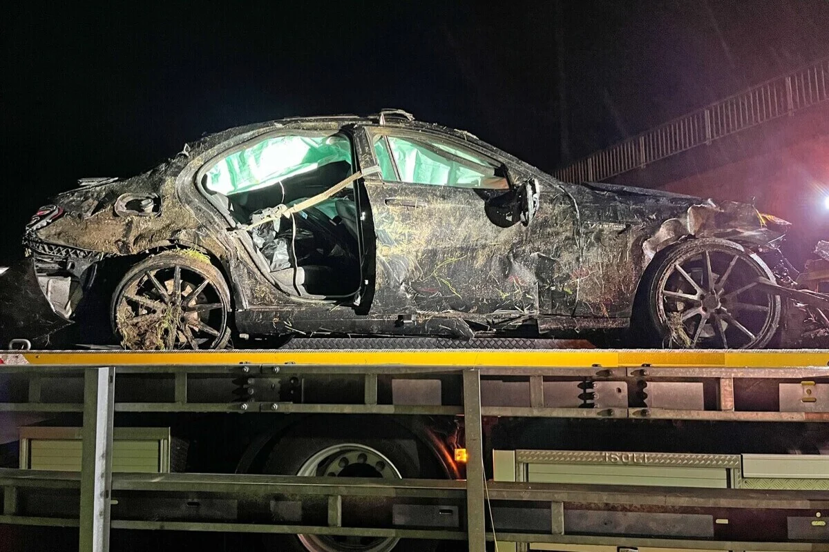 Sirnach TG - Auto stürzt bei Unfall acht Meter hinunter 