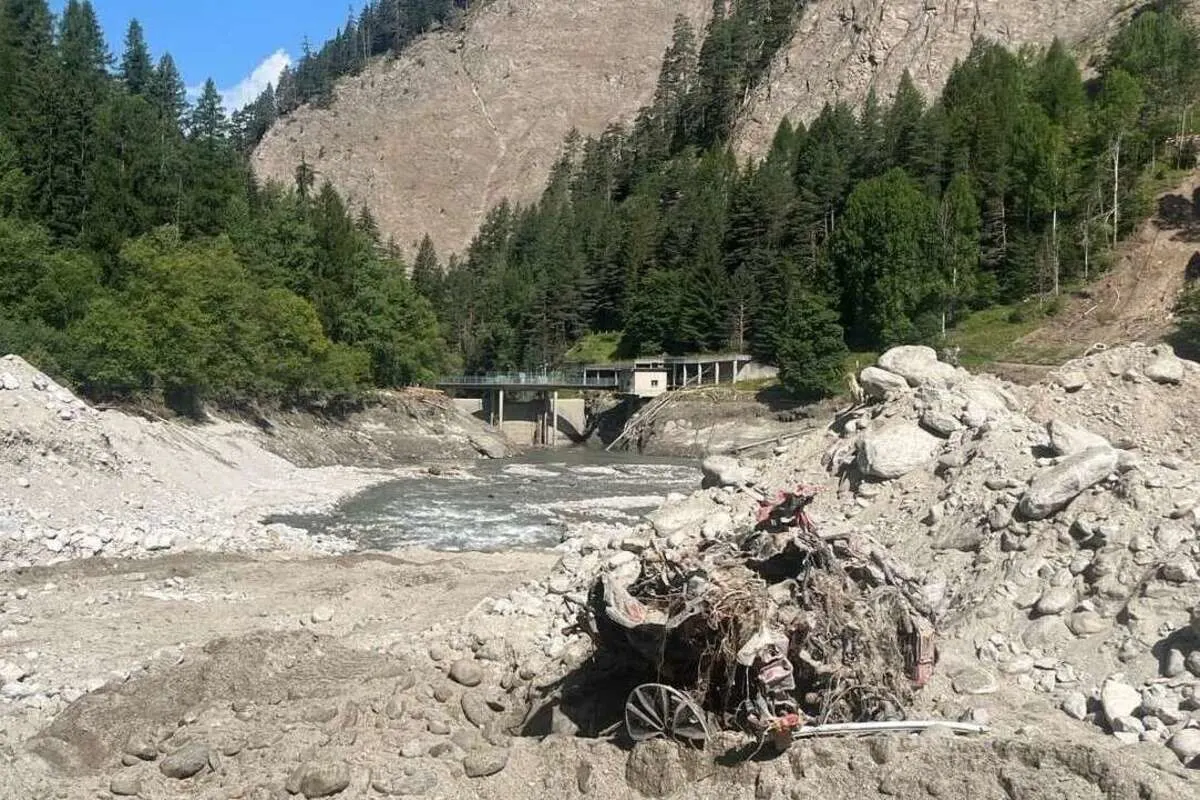 Binn VS - Autowrack nach Unwetter entdeckt - Mann weiterhin vermisst 
