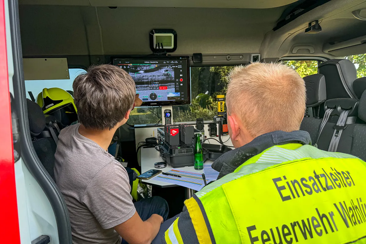 Papenhorst NI – Brennende Ballenpresse löst Flächenbrand aus