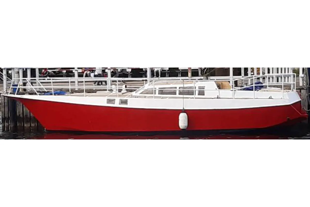Lübeck -Segeljacht treibt auf Trave - Polizei sucht Eigentümer