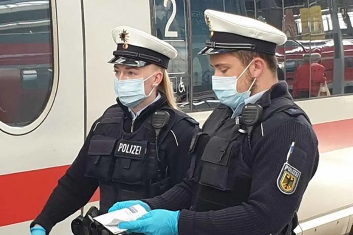 München -  Schläge nach Hinweis auf fehlende Mund-Nasen-Bedeckung
