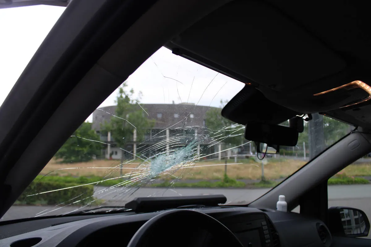 Gütersloh – 29-Jähriger wirft Stein auf Streifenwagen