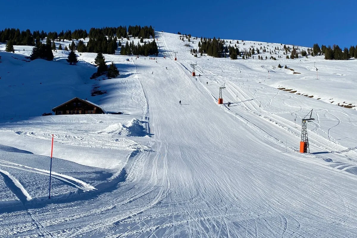 Val-d’Illiez VS - Aufprall mit Skiliftmasten endet für Skifahrer tödlich