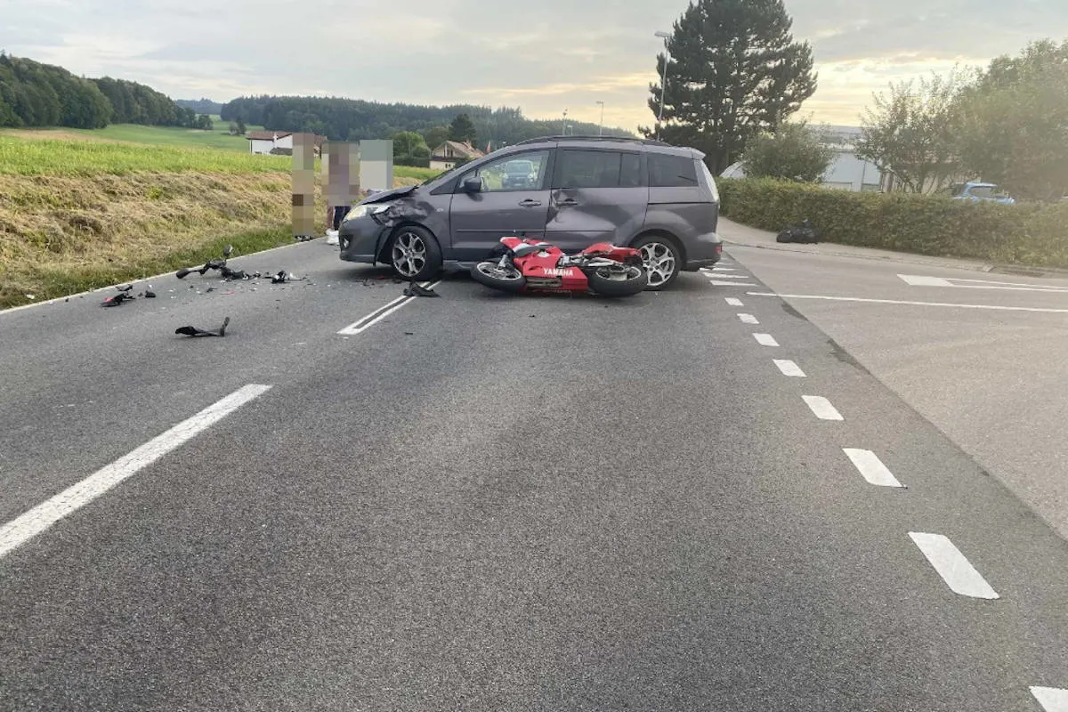 Siviriez FR – Motorradfahrer nach Kollision verletzt im Spital