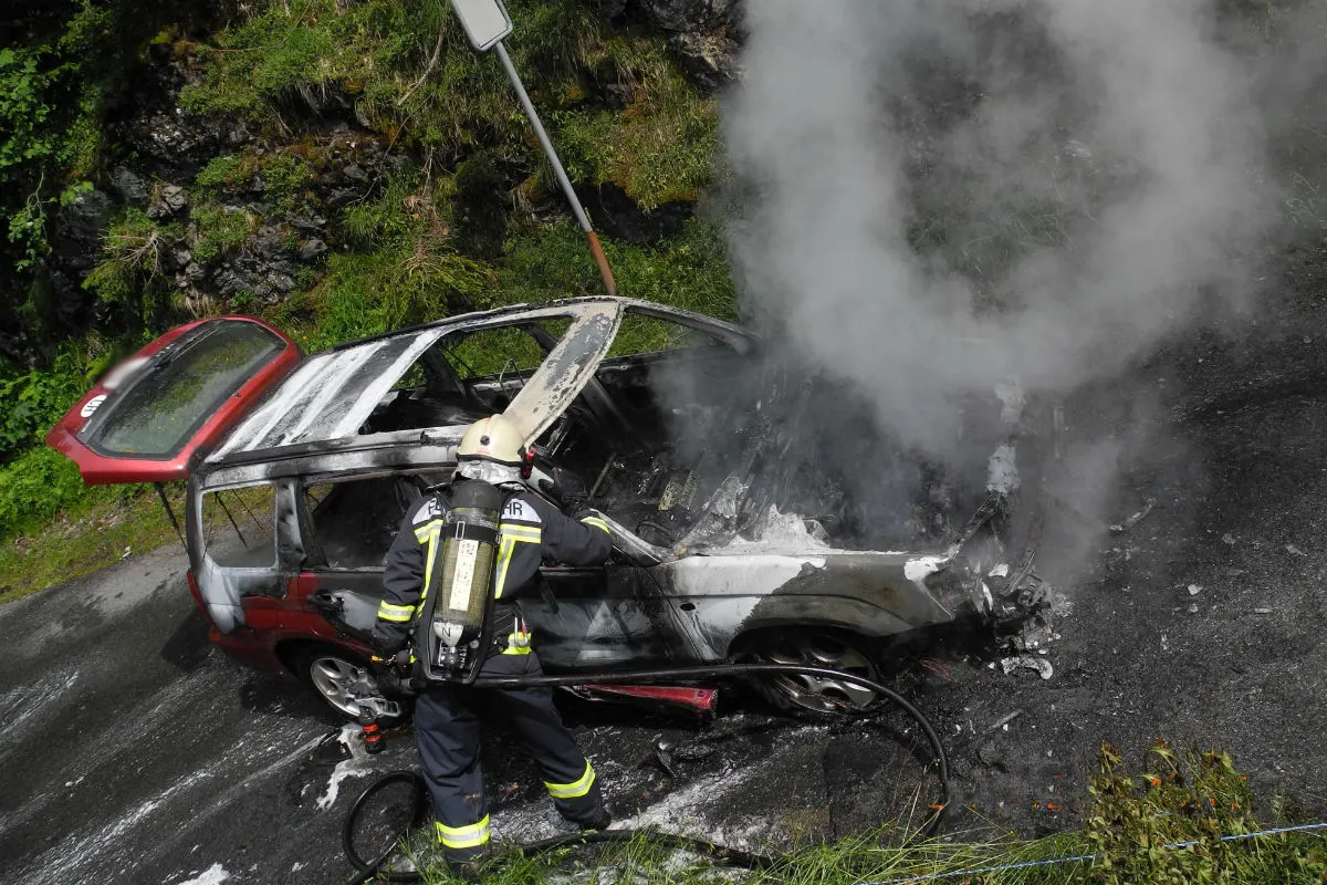 Muotathal SZ - Auto vollständig ausgebrannt