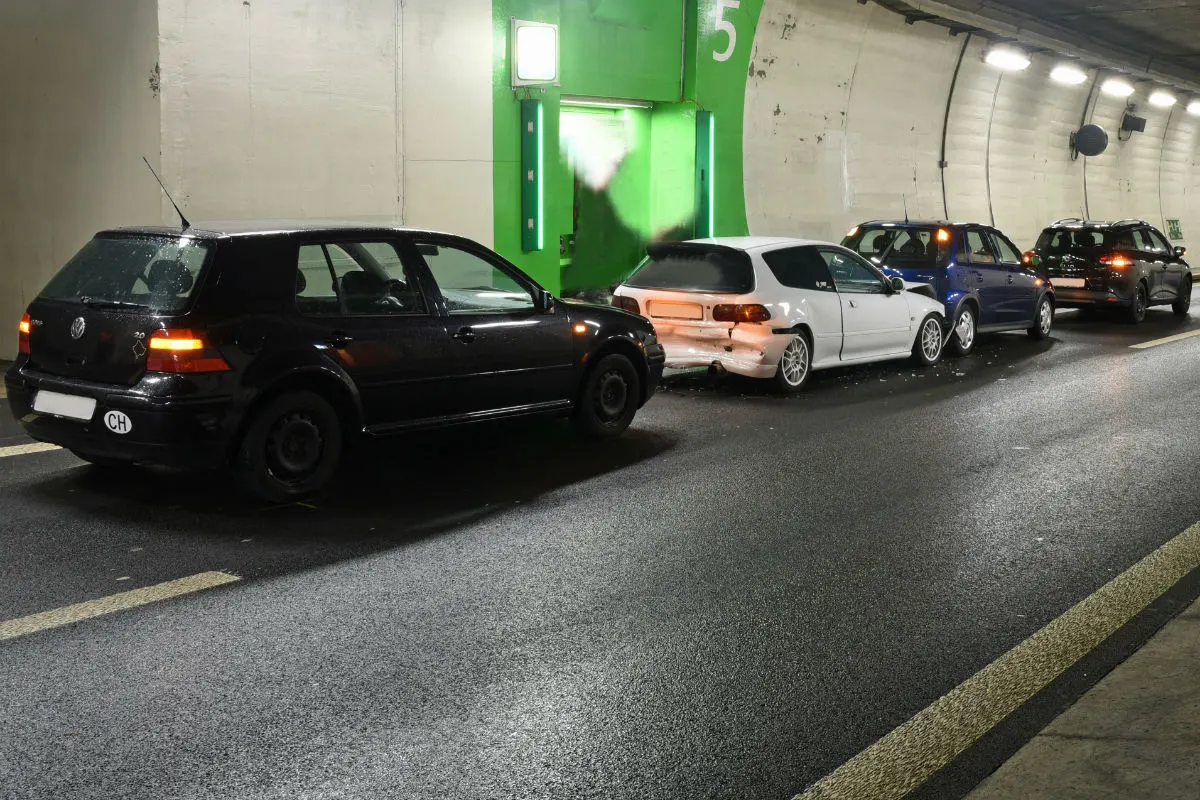 Luzern / A2 - Auffahrkollision mit vier Personenwagen