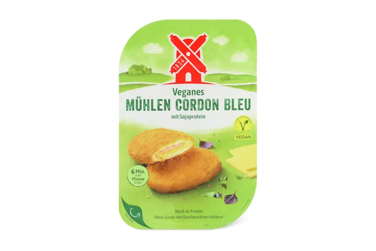 Eine Verpackung zeigt veganes Mühlen Cordon Bleu mit Sojaprotein, illustriert mit grünem Hintergrund und Produktabbildung.