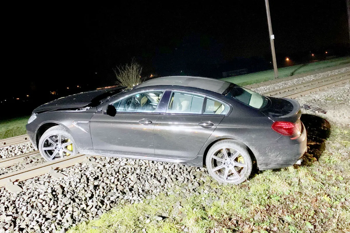 Hefenhofen TG - Autofahrer landet auf den Geleisen - Zeugenaufruf