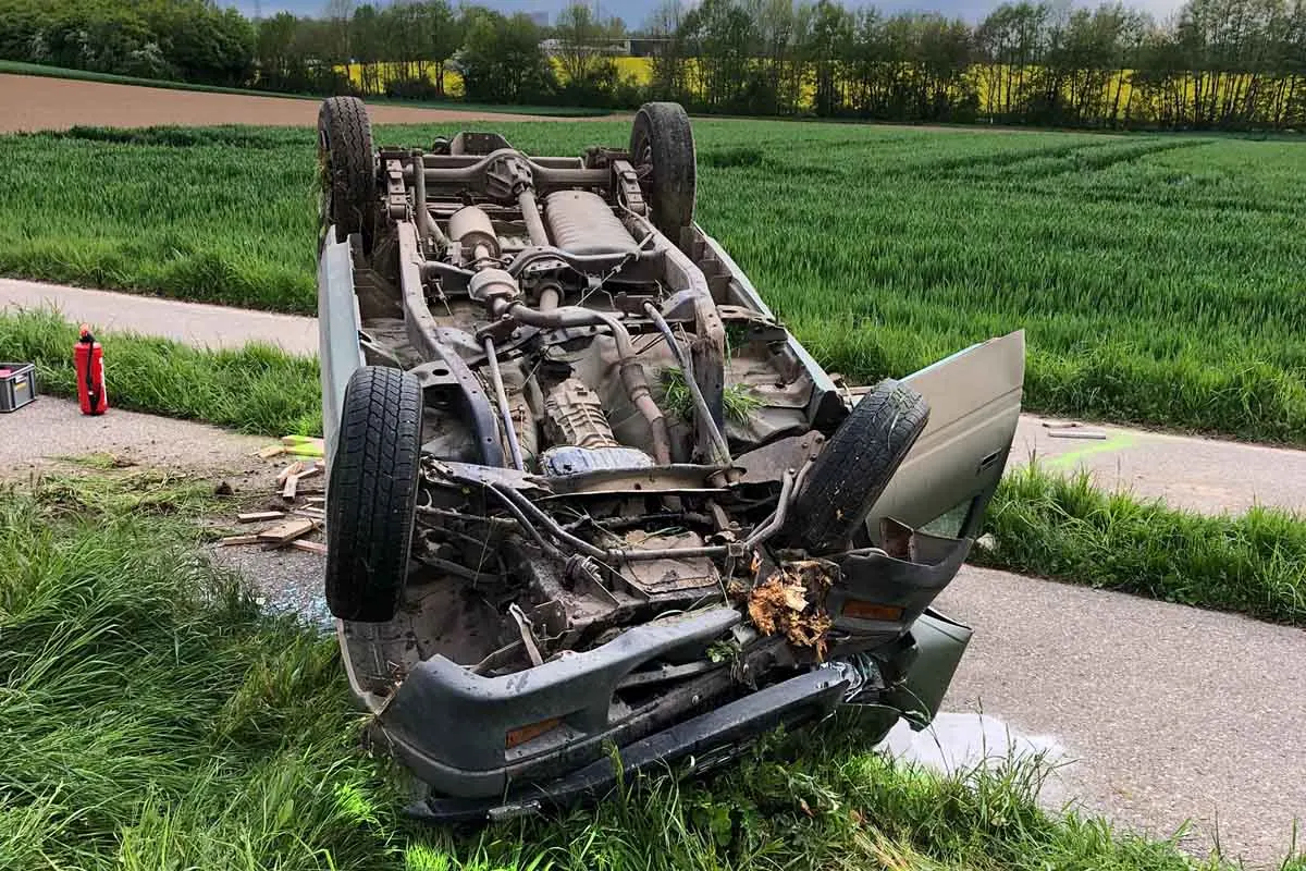 Rommerskirchen - Pick-up überschlägt sich - 18-Jähriger schwer verletzt