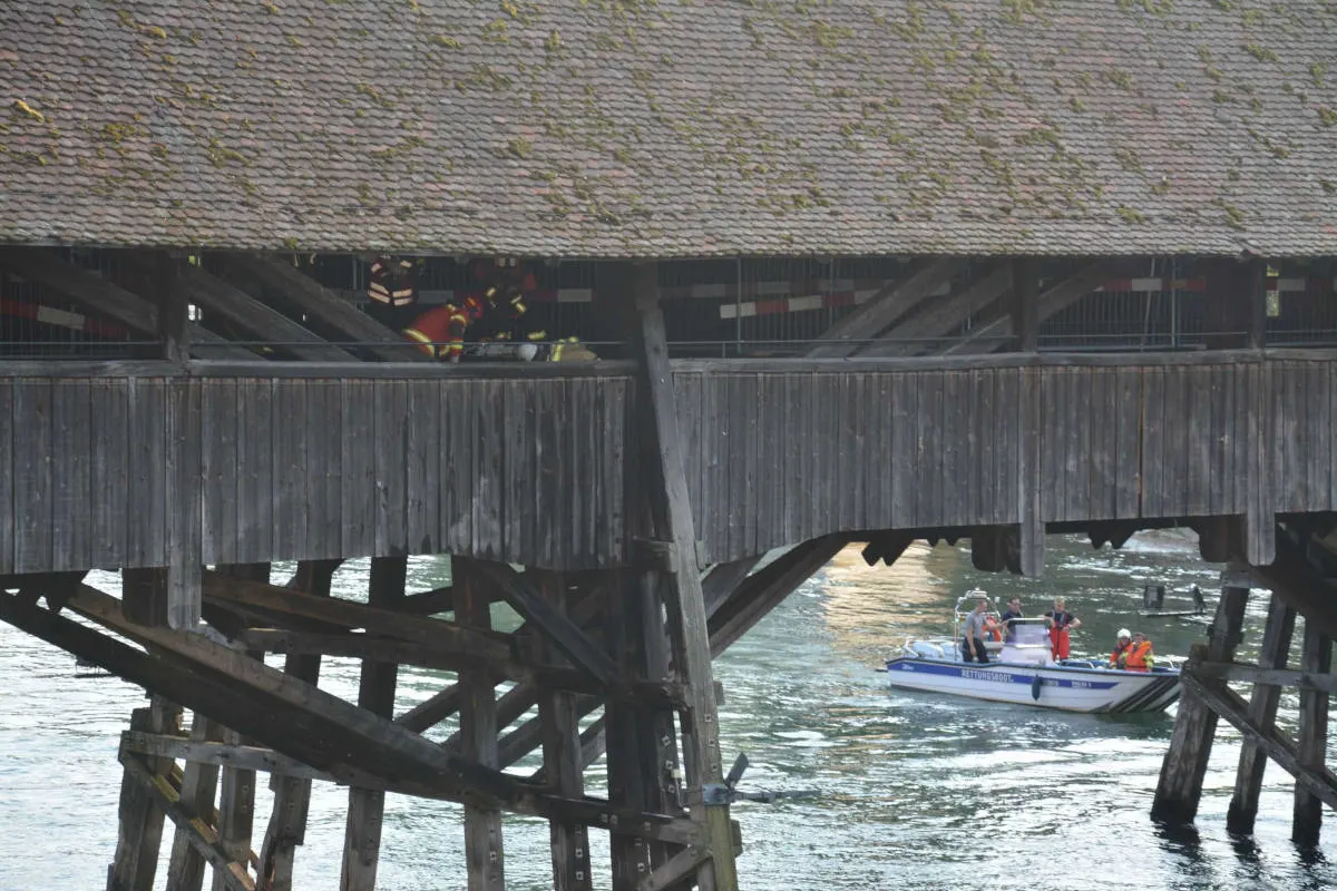 Olten SO - Brand auf Holzbrücke