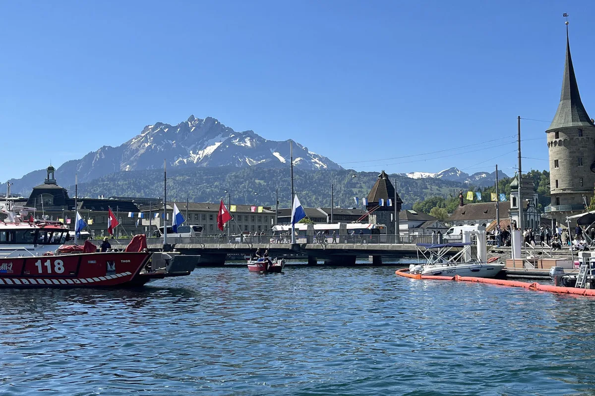 Diesel gelangt ins Luzerner Seebecken – Ölsperren errichtet