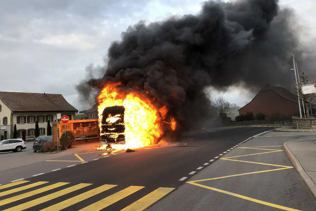 Farvagny FR – Brand eines Lastwagens