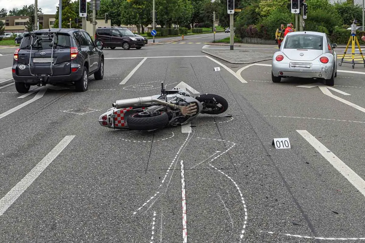 Hinwil ZH - Motorradlenker bei Unfall schwer verletzt