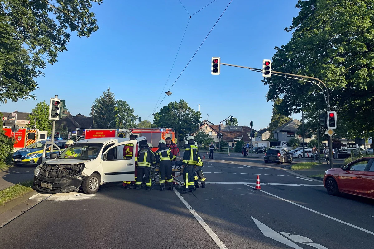 Heftige Frontalkollision in Langenfeld