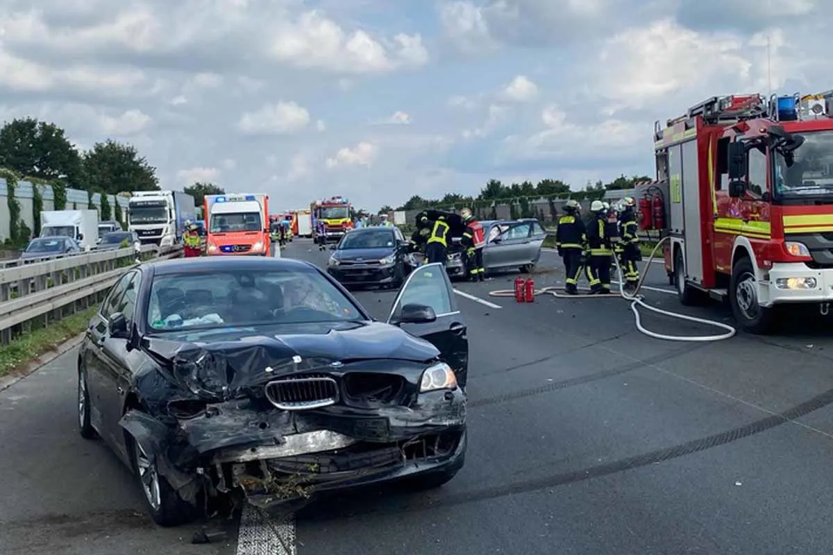 Dortmund - Drei verletzte Personen nach Unfall auf der A2
