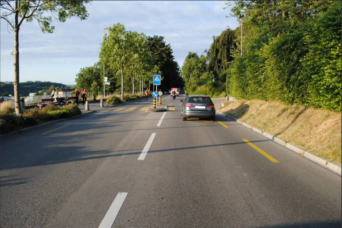 Neuhausen am Rheinfall SH - Auffahrkollision zwischen Roller und Auto