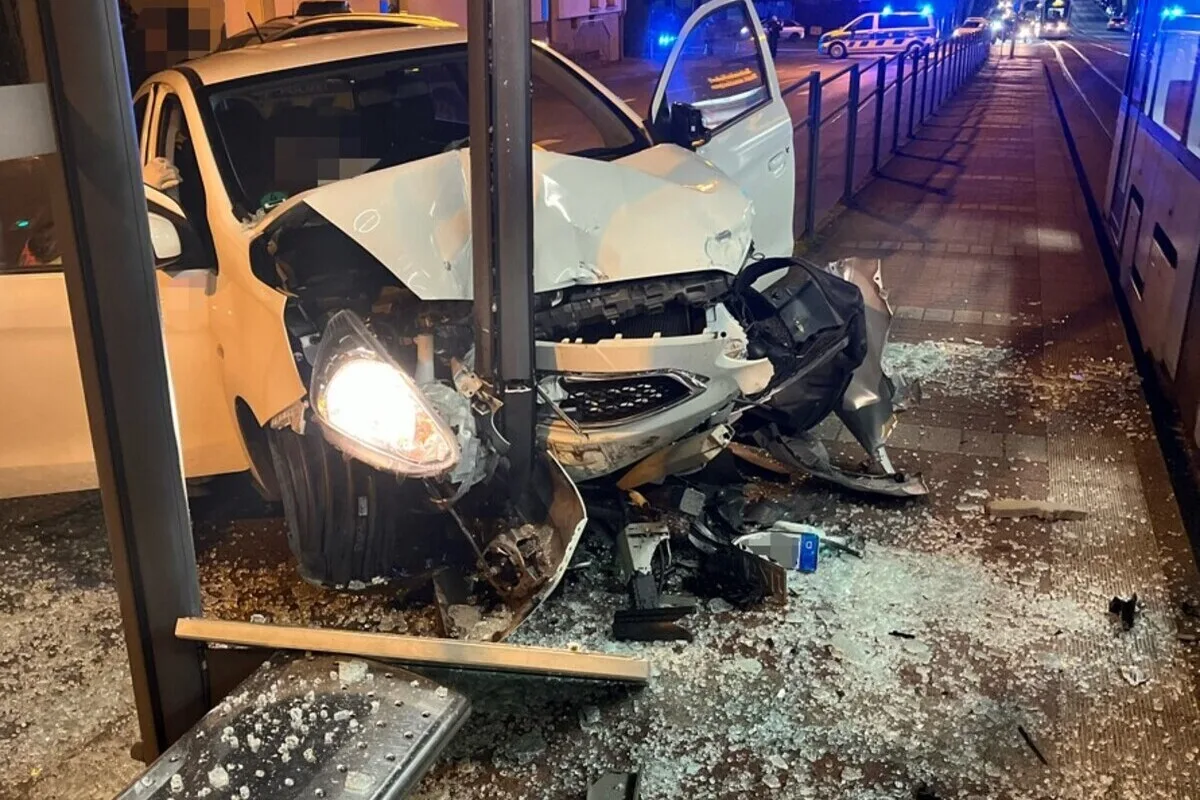 Bochum NW - Unter Drogeneinfluss mit einem Streifenwagen kollidiert