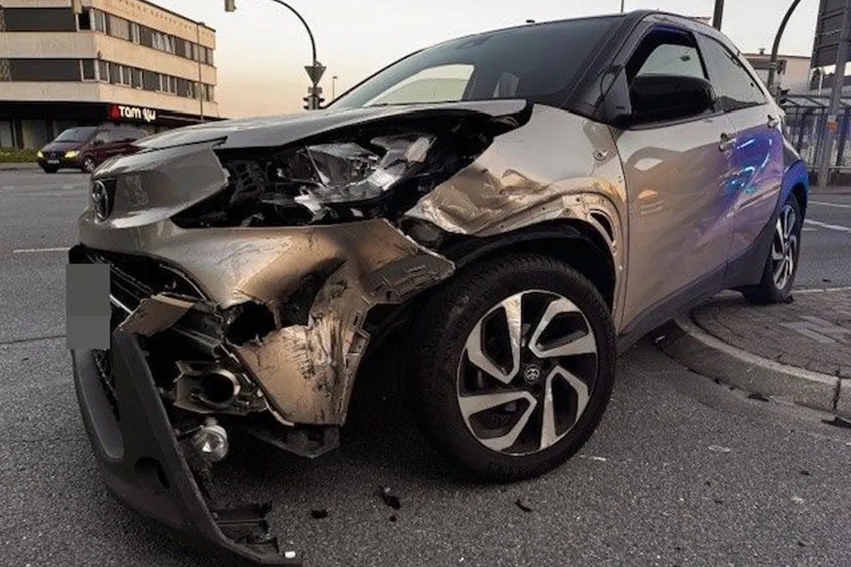 Bielefeld NW – Alkoholisierter Fahrer flüchtet nach Unfall