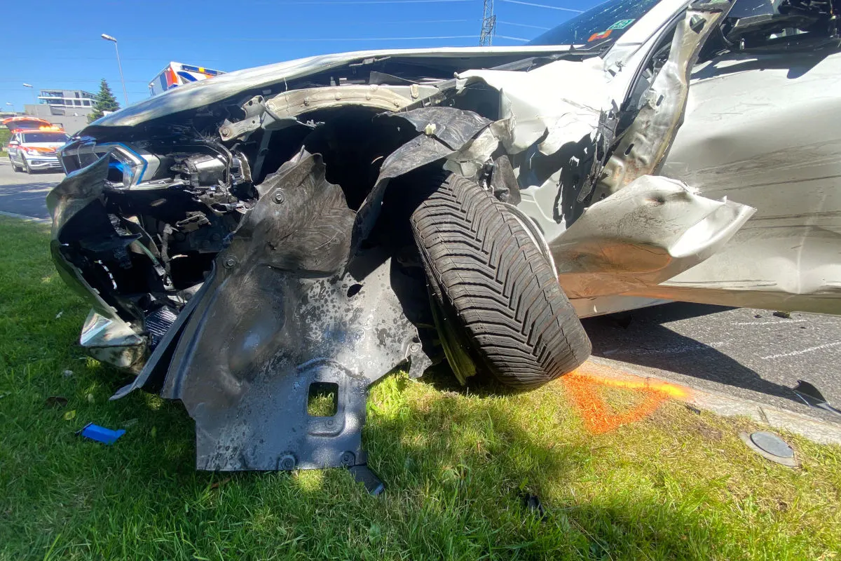 Menzigen ZG – Drei Verletzte nach heftigem Unfall