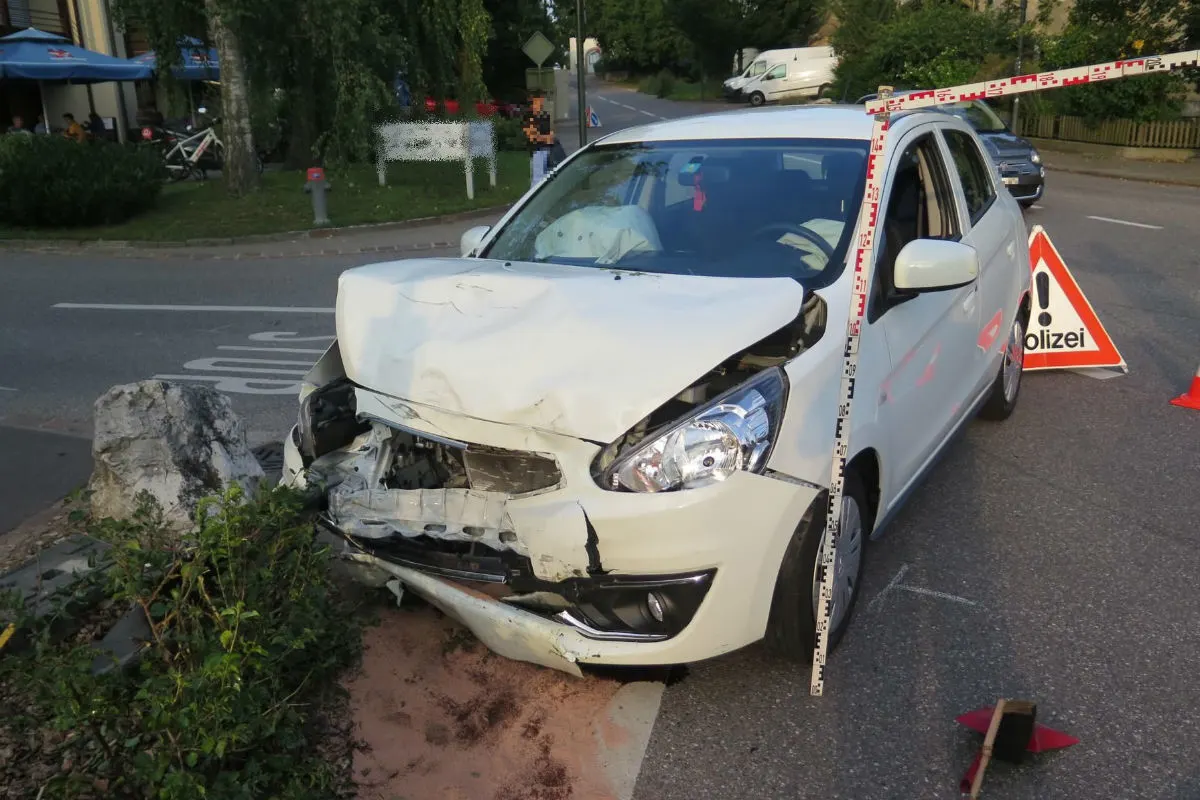 Biel-Benken BL - Motorradlenkerin übersieht Autolenkerin