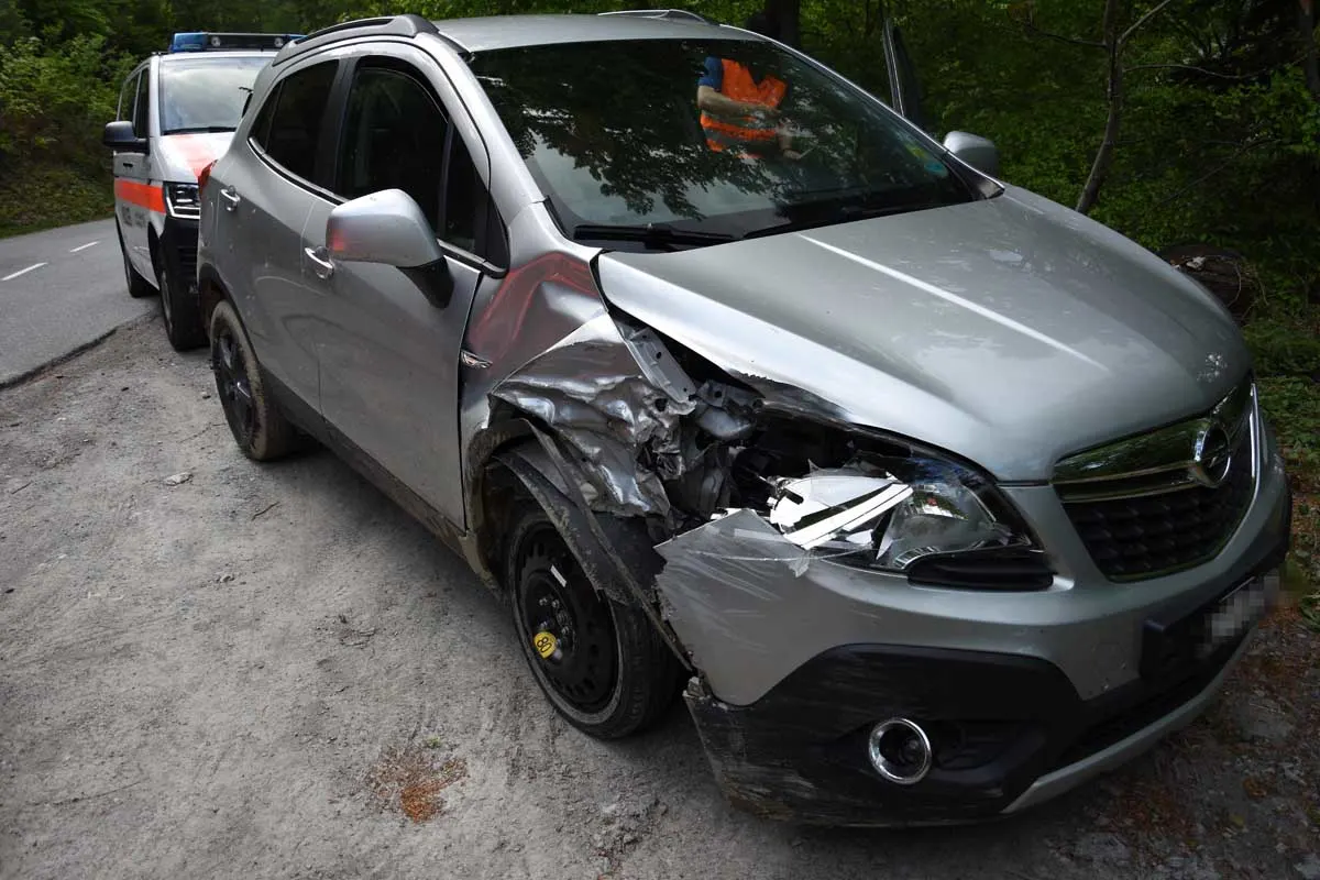 Bad Ragaz SG - Opel kracht in Felswand - Fahrer alkoholisiert