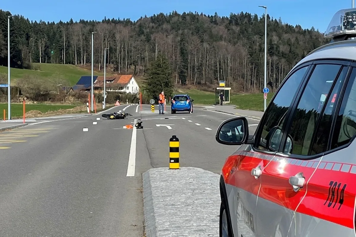 Hittnau ZH - Motorradfahrer bei Unfall schwer verletzt - Tösstalstrasse gesperrt 