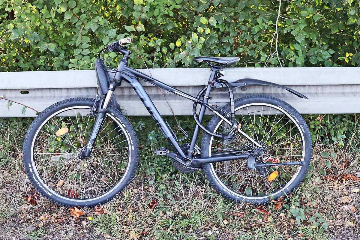 Ratingen - 16-jähriger Fahrradfahrer bei Kollision mit PKW schwer verletzt