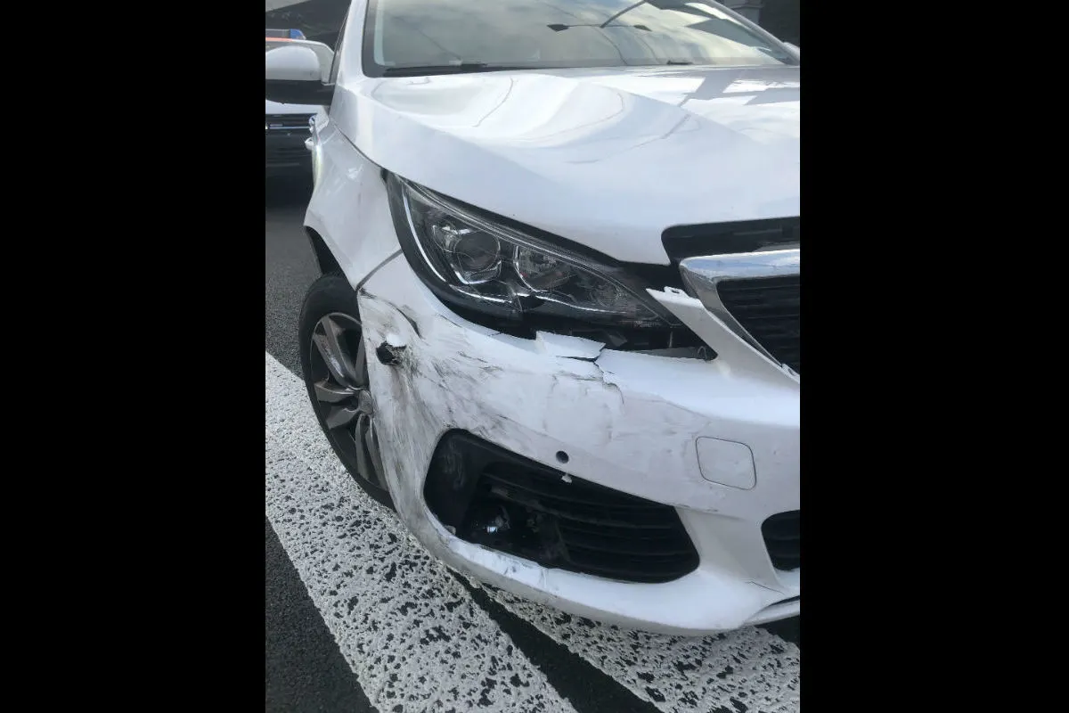 Neuhausen am Rheinfall SH - Rotlicht missachtet und Unfall verursacht
