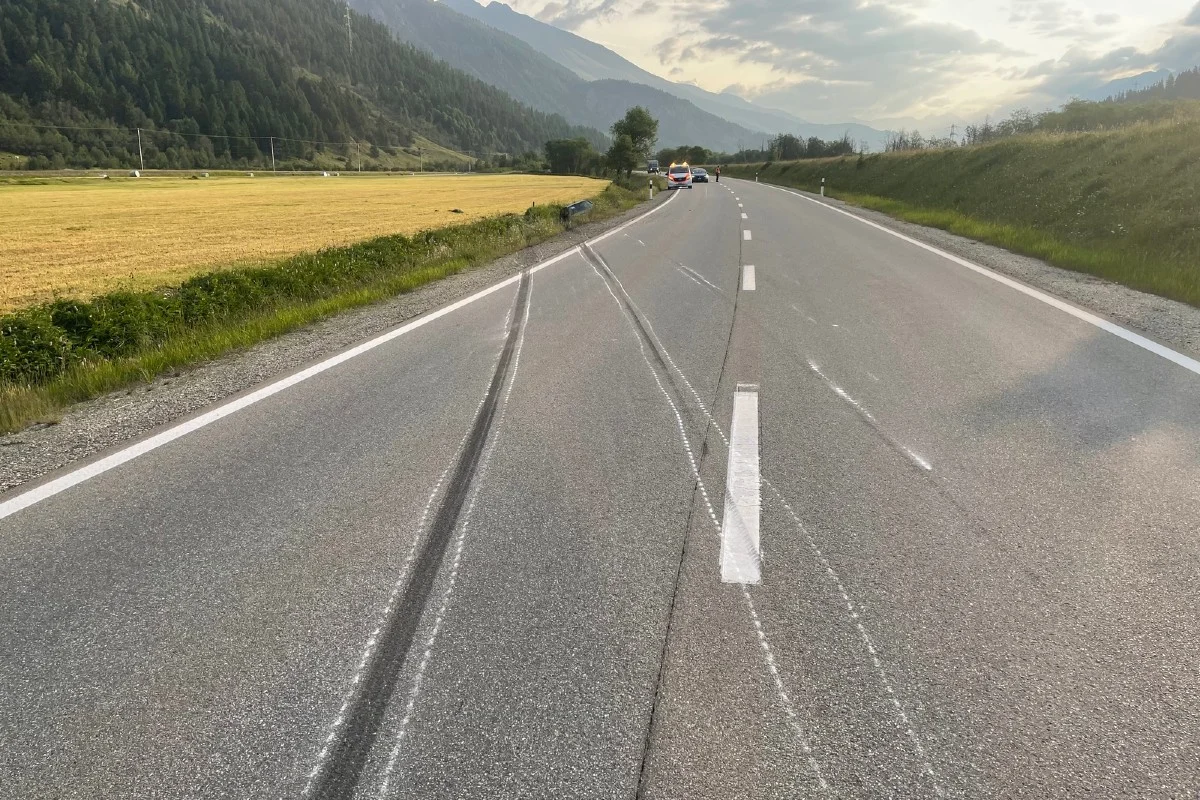 Unfall heute in Bever GR - Fahrunfähiger Automobilist stürzt in Strassengraben