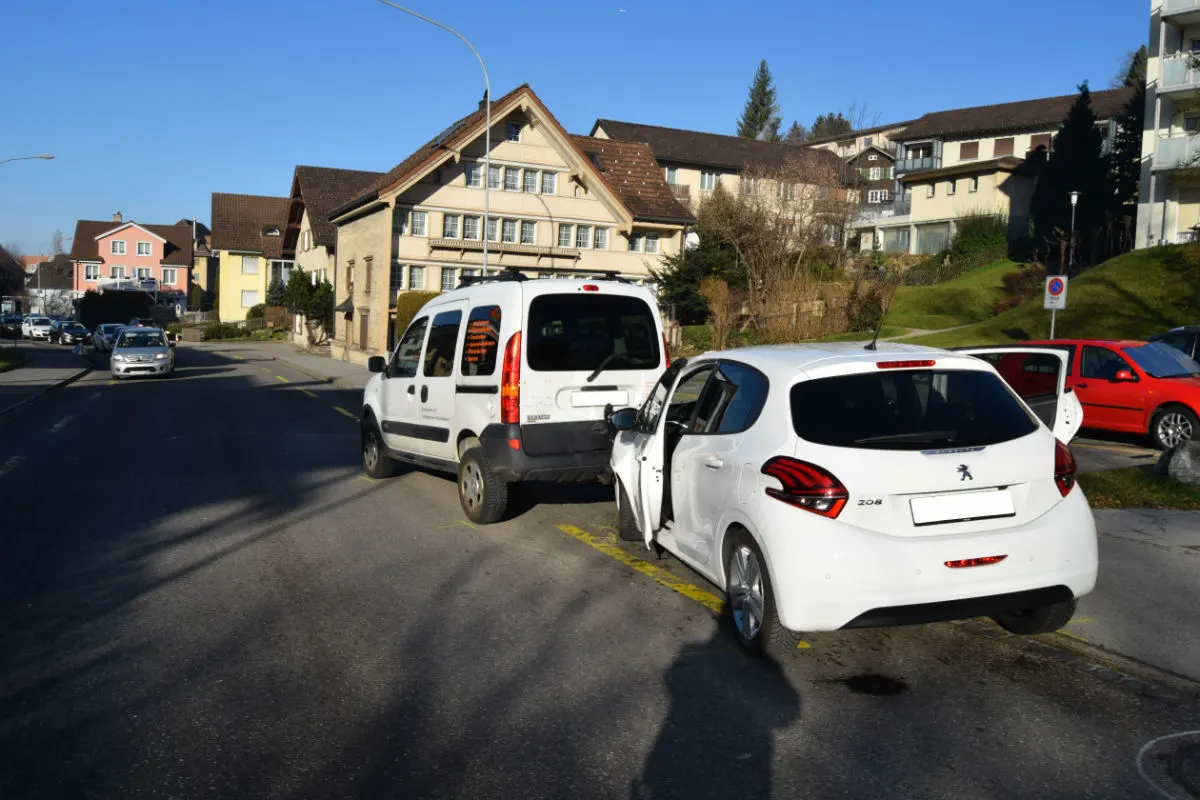 Herisau AR - Auffahrcrash zwischen zwei Autos