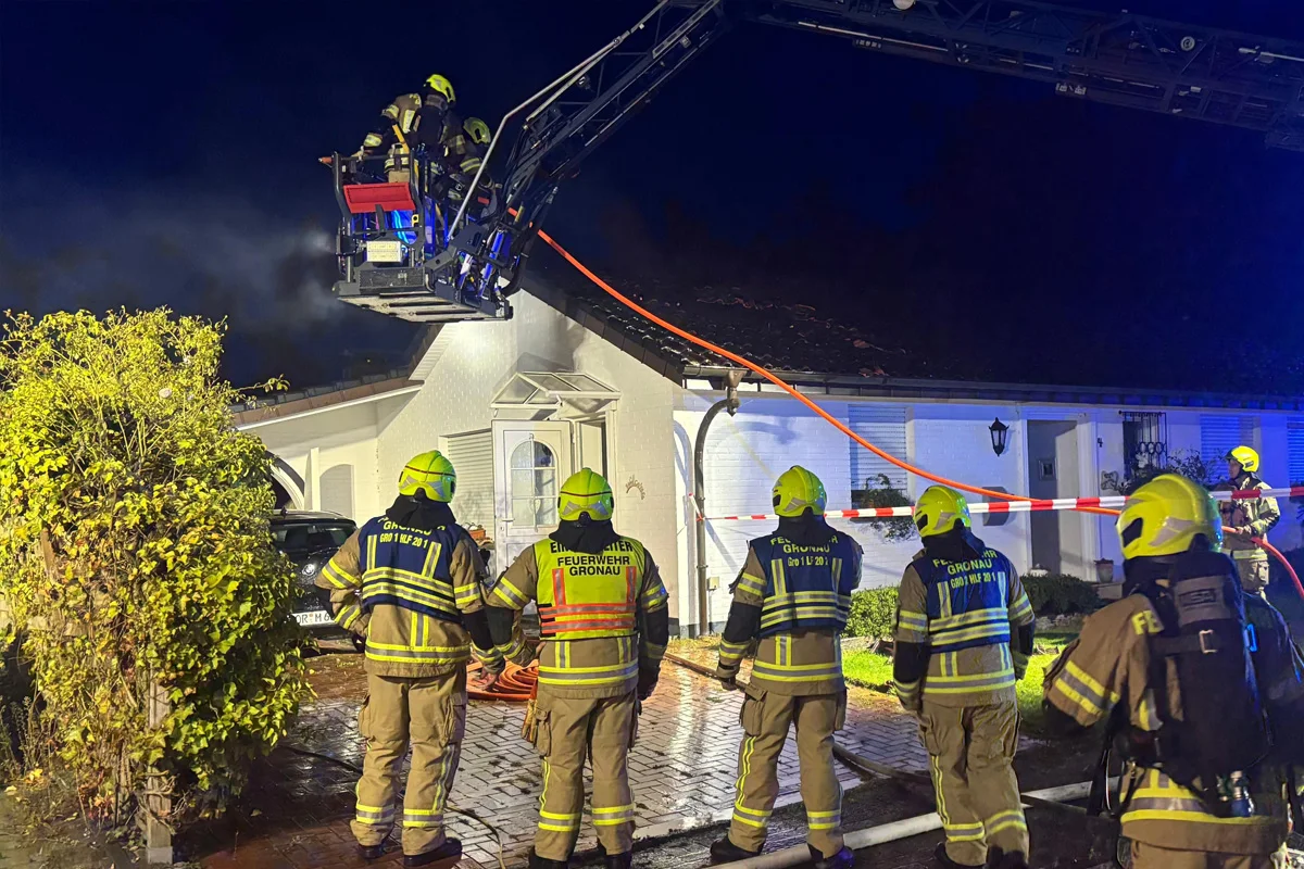 Gronau NW – Einfamilienhaus nach Dachbrand unbewohnbar