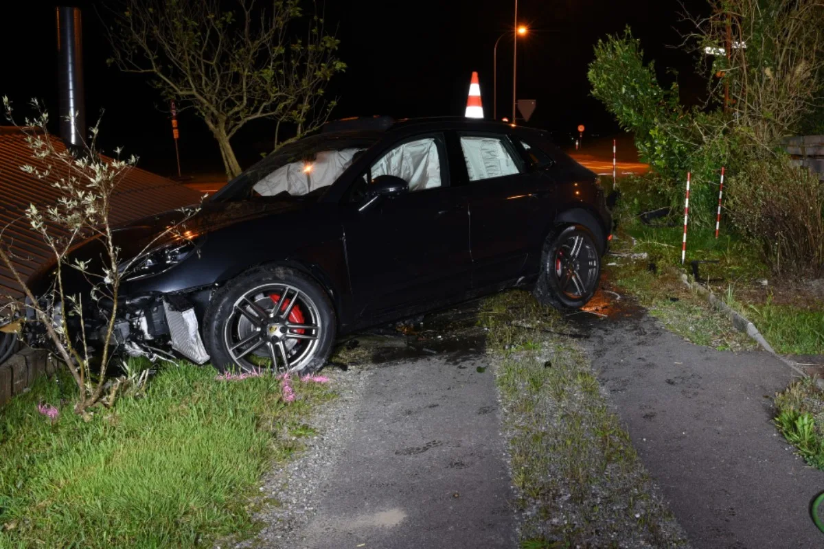 Meierskappel LU - Betrunkener 21-Jähriger baut im Porsche einen Selbstunfall - 130'000 Franken Sachschaden