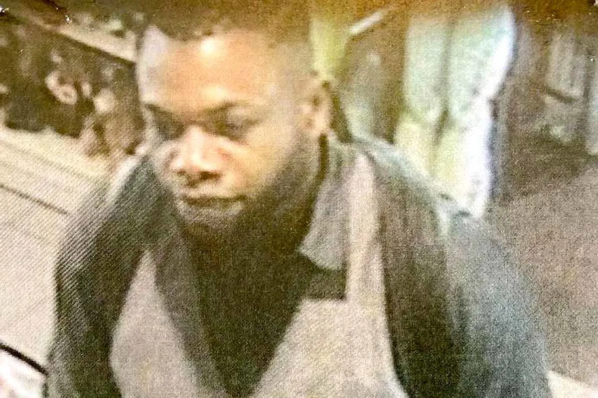 Dinslaken - Polizei sucht mit Fotos nach Betrüger
