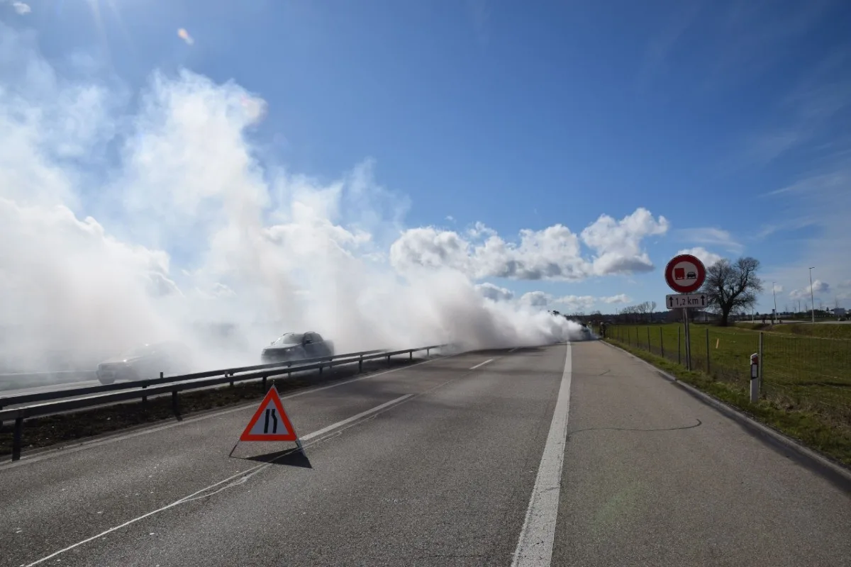 Autobahn A1 bei Oensingen SO -  Autobahn wegen Fahrzeugbrand gesperrt