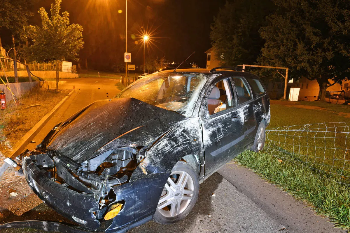 Triengen LU - Angetrunkene Autofahrerin verursacht Selbstunfall