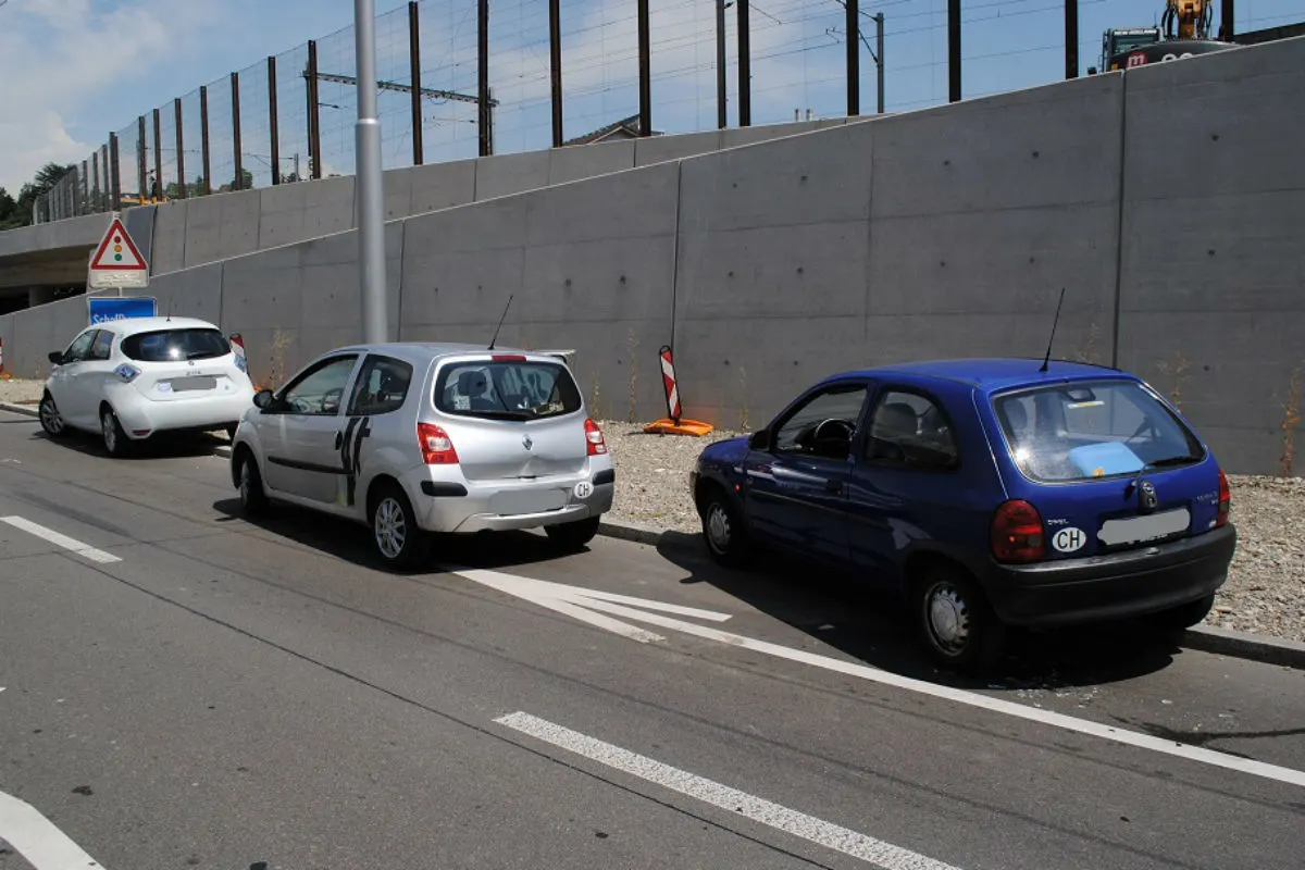 Neuhausen am Rheinfall SH - Auffahrkollision zwischen drei Autos